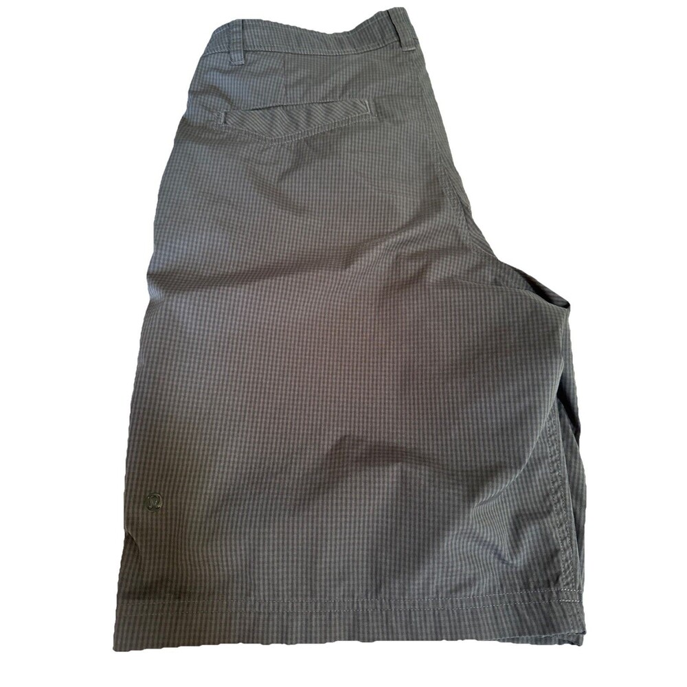 Lululemon‎ Athletica Mens Commission Shorts 34/10 Black Grey Plaid Golf Stretch